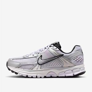 Nike Women’s Zoom Vomero 5 in Barely Grape/Photon Dust/Summit